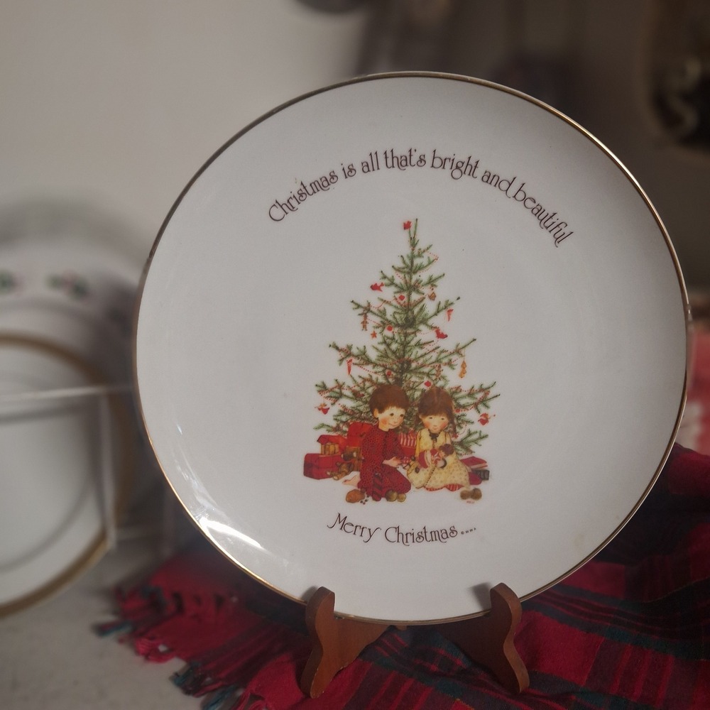 Vintage Holly Hobbie Christmas Plate 1975 Commemorative Edition Porcelain Japan